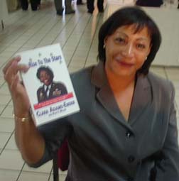 A SMOOTH YOUNG LADY ++SAUNDRA LEACH++ SOLD ME THE BOOK.